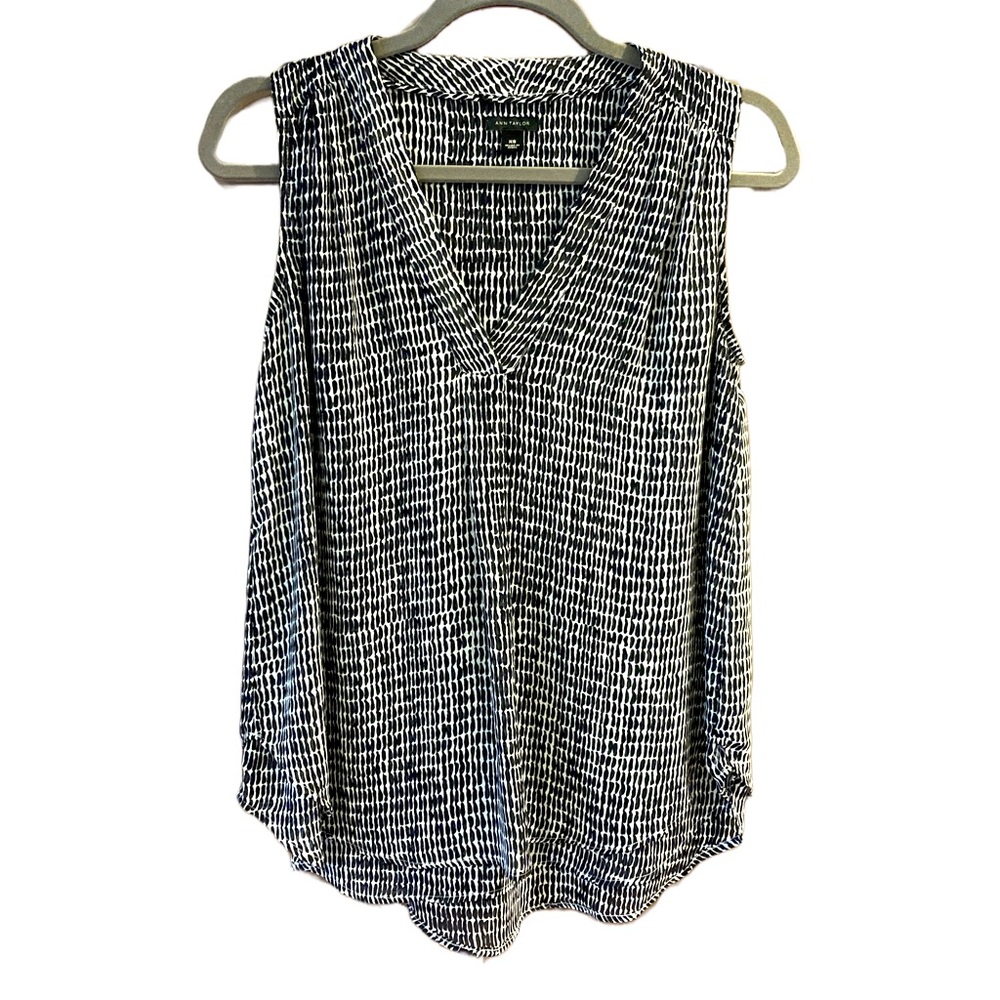 Ann Taylor women’s flowy sleeveless blouse